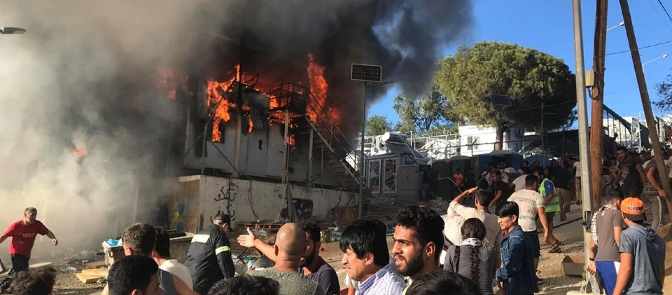 Σε ασκήσεις για μάχες σώμα με σώμα οι παράνομοι μετανάστες στην Μόρια (βίντεο)